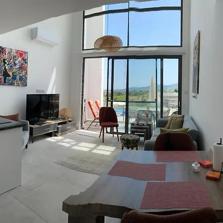 Retreat, Block B1, Unit15 Lägenhet