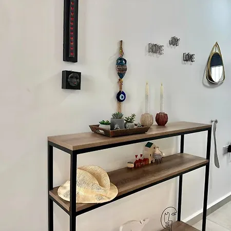 Retreat, Block B1, Unit15 アパート