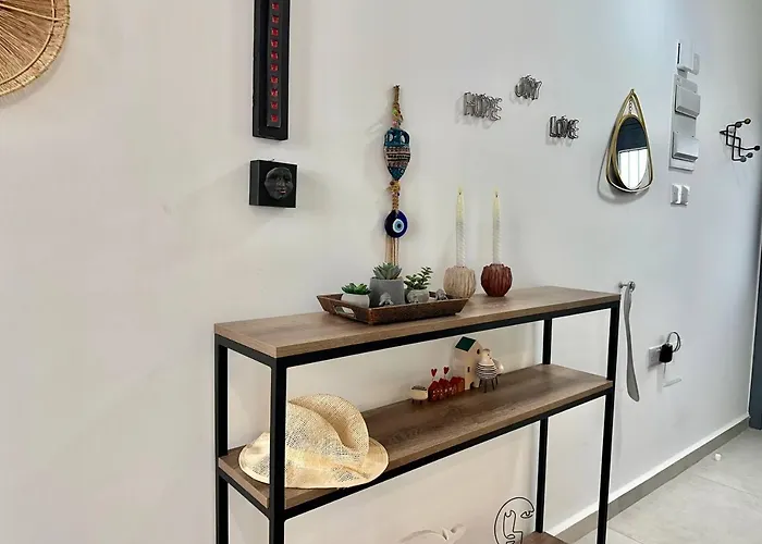 Retreat, Block B1, Unit15 アパート